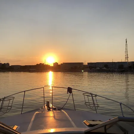 Millenium Motor Boat Botel Mangalia