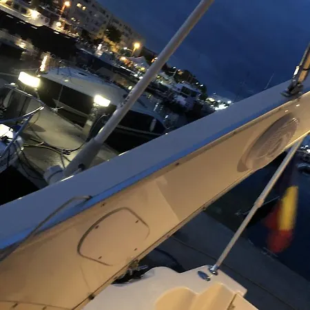 Millenium Motor Boat Bateau-hôtel Mangalia